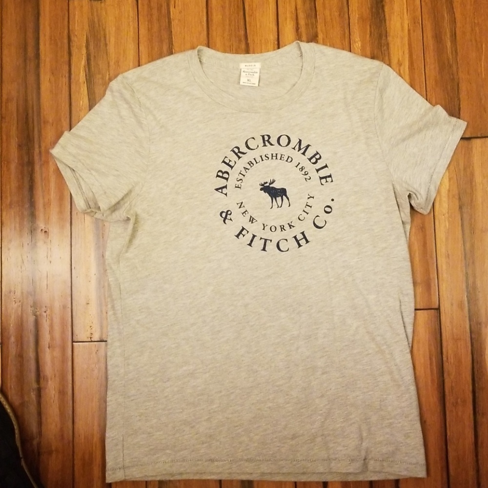 Men's gray Abercrombie shirt